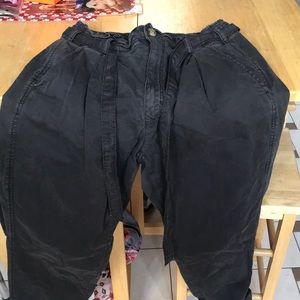 American eagle size 8 pants.length short. Zipper,button and tie up belt.